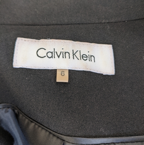 Women's Calvin Klein 2-piece Suit - Size 6 - Picture 2 of 2